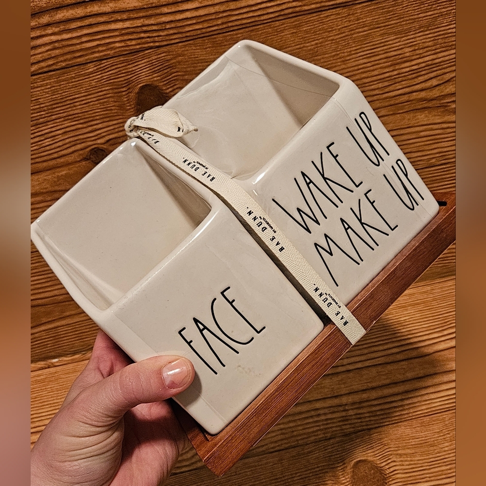 Rae Dunn Face Wake up and Makeup set - Picture 4 of 5